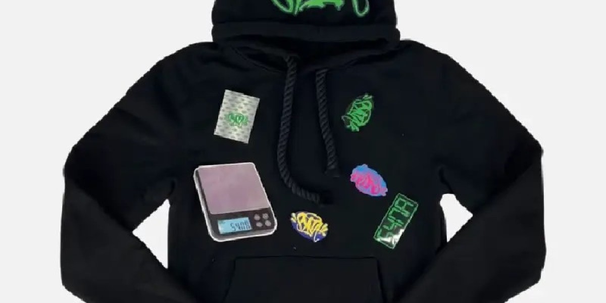 Syna Hoodie – A New Standard in Streetwear Comfort and Authenticity