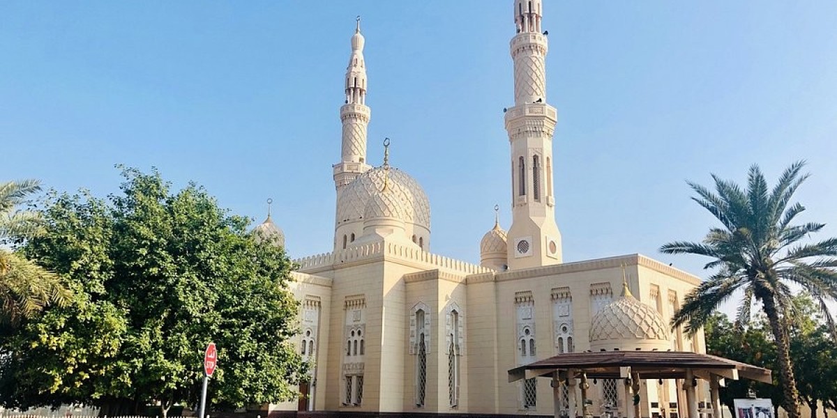 Jumeirah Mosque: A Complete Visitor Guide to Dubai’s Cultural Landmark