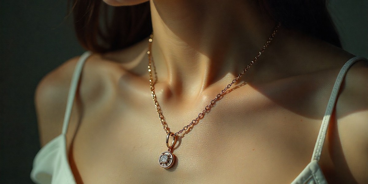 Trending White Gold Necklaces for Women That Turn Heads