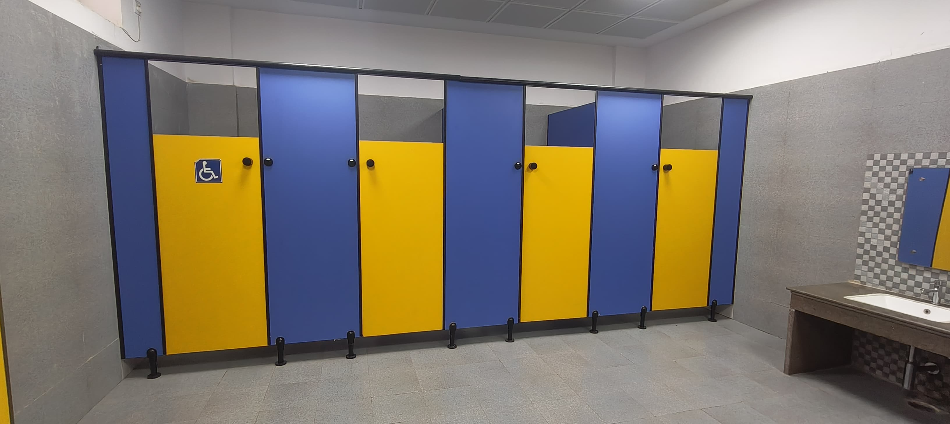 Toilet Cubicle and Partition Dealers in Gurgaon, Haryana