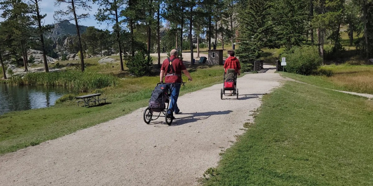 Lightweight Hiking Gear Carrier: When It’s a Great Idea (and When It’s Not)