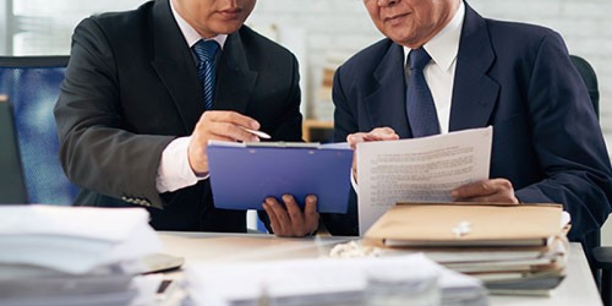 Commercial Lease Solicitor and Commissioner for Oaths: Essential Legal Support for Businesses and Individuals