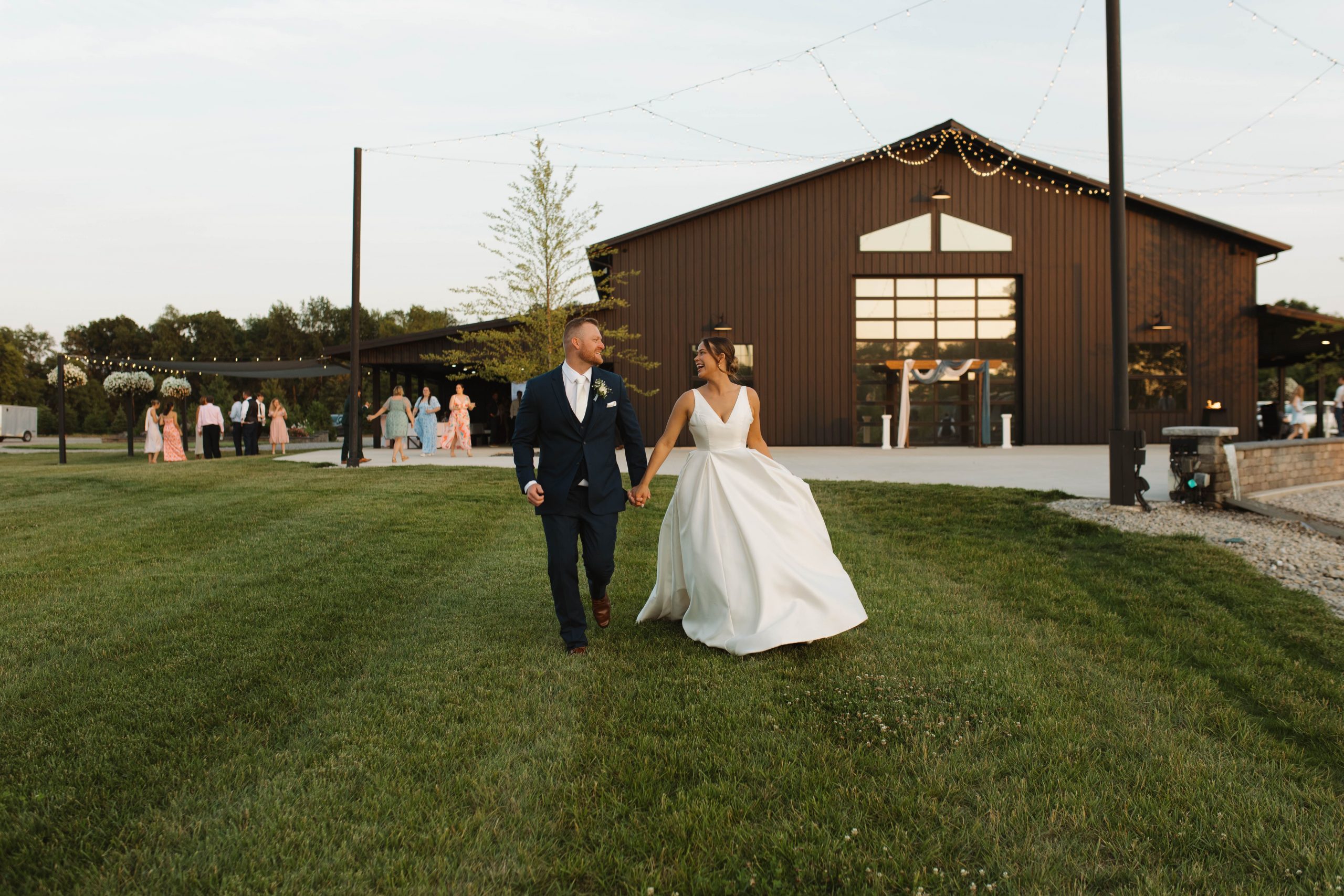 When to Book Wedding Venue Ohio (2026 Data & Timeline Guide)